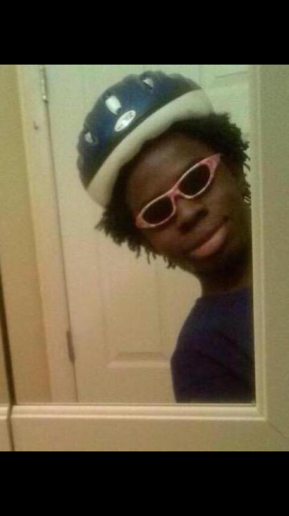 DevinSkipworth's tweet photo. When ferry walks by the mirror after he dresses himself @tferry13 @T_Wade24 @D_Gardner7 @colbychester http://t.co/J7Lg8dMfyg