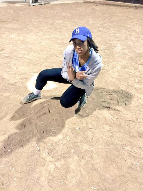 vibewithb's tweet photo. When you're da queen of kickball &amp; everyone wants a pic with you 😏💃 #askmeifidodiserryday #isayoften http://t.co/VY62RSywUv