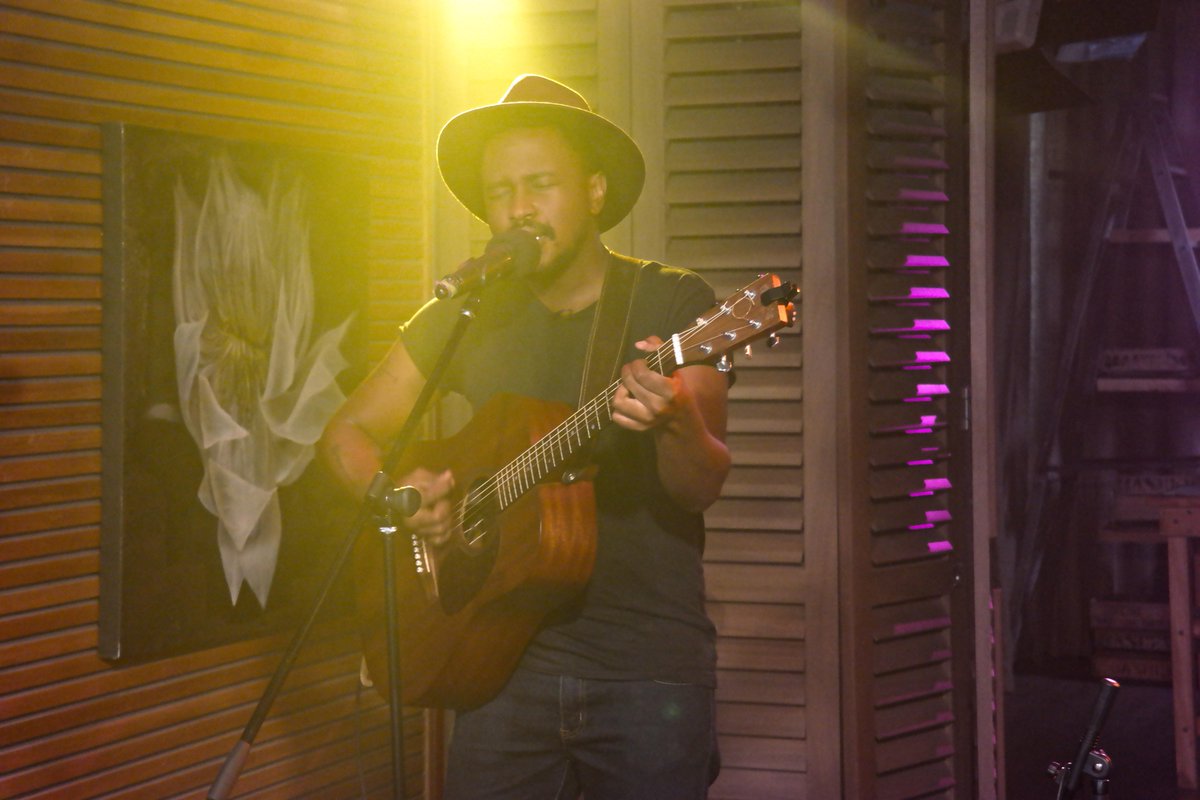 expressoshow's tweet photo. Get your morning started with the humbling sounds of #ExpressoMuso @NhlanhlaMajozi! http://t.co/99JzH6277r