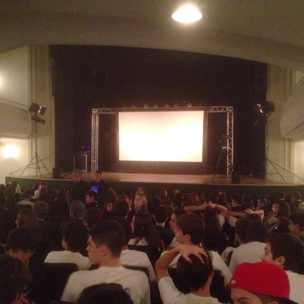 Teatro_Jovem's tweet photo. #despertandoParaSonhar #teatrojovem  #ColégioBomJesus #Florianópolis Orgulho d estar no TAC teatro Álvaro d Carvalho. http://t.co/oxbmbUSAsk