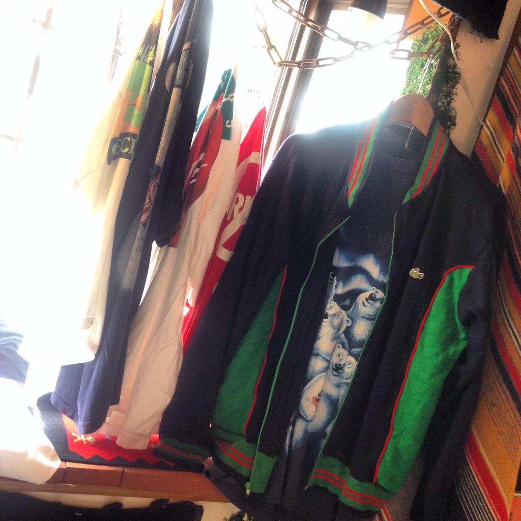 junglegym0503's tweet photo. 本日もご来店お待ちしてま〜す。#JUNGLEGYM #usedselectshop #古着屋 #寺田町 #天王寺 #大阪 #Tシャツ日和 #コカコーラ #シロクマ #ラコステ #ジャージ http://t.co/lQVSk3XCzg
