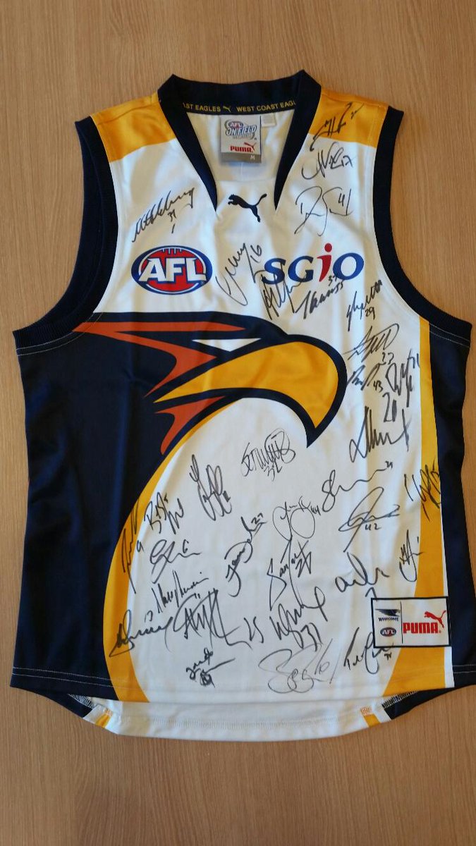 Signed Eagles jumper on eBay now currently at $140 #GoodCause #givingitawayatthisprice <a href="/omfnl/">Ovens & Murray FNL</a> ebay.com.au/itm/2519185578…