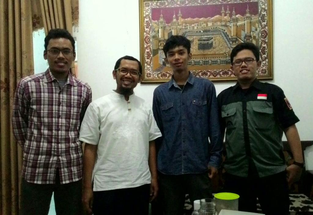 KMTM_UGM's tweet photo. [Kunjungan ke Alumni Mesin UGM] Pak Risdy, Alumni Teknik Mesin UGM 1995. Read more : http://t.co/arOUFNjE9y http://t.co/uwRBw7p2g8