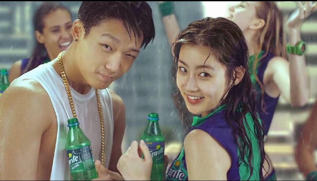 thiphae's tweet photo. ทำไมถึงปังได้ขนาดนี้ 😍😍😍😍 #BOBBY #iKON #SpriteCF http://t.co/KmgRplErlY