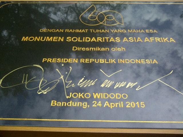 Inilah prasasti yang ditandatangani Presiden Jokowi &amp; disaksikan para kepala negara/pemerintahan AA #Peringatan60KAA