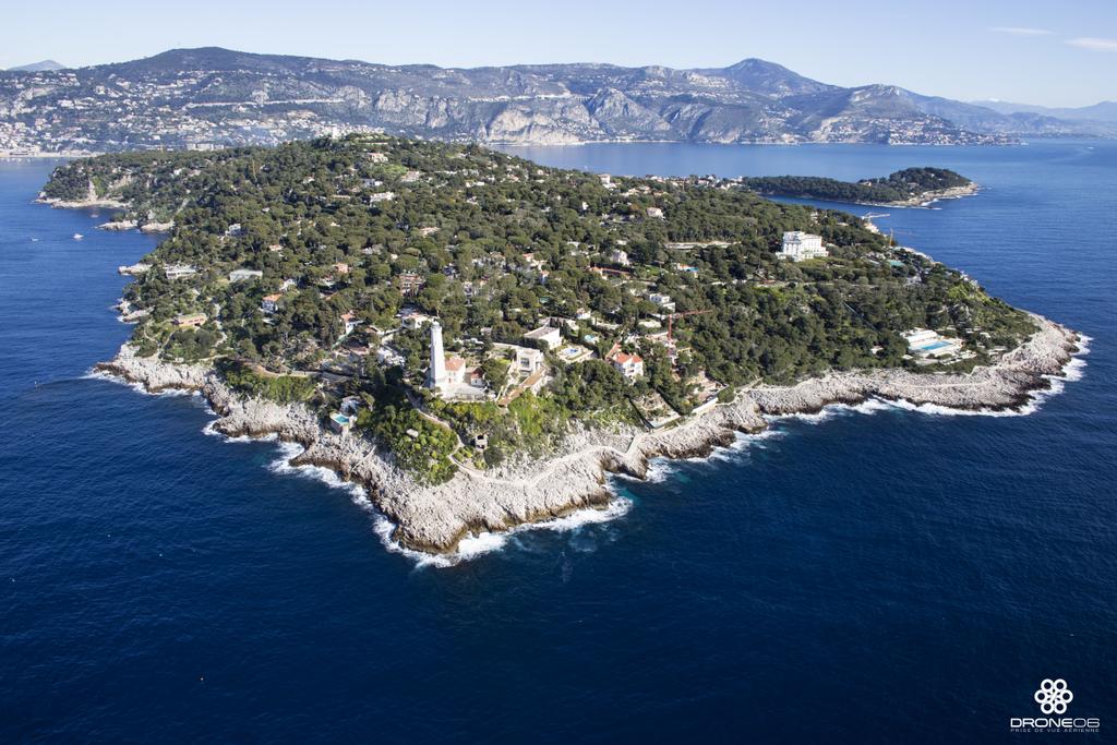 drone_06's tweet photo. Saint Jean Cap Ferrat, joyau de la Côte d'Azur #LaPhotoDuVendredi #Drone #Paysage #Nature #FrenchRiviera #Paradis http://t.co/lpYh6rzOob