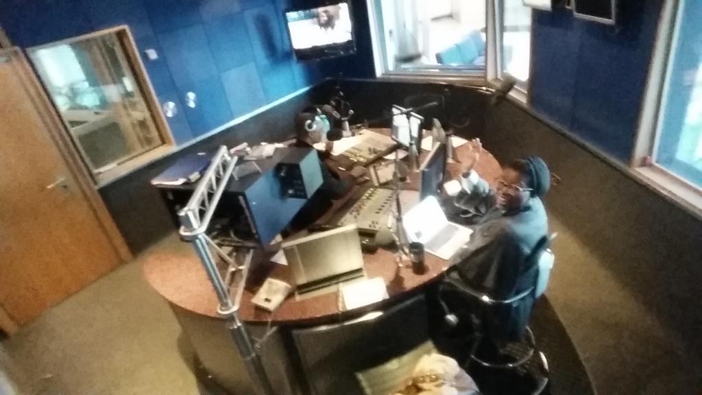 GoodHopeFM's tweet photo. Hop on the WebCam if this is your Jam! #KinkyAfro with @DeeJayMarcoJ on the @NigelPierce Show #3DayBigMixWeekend http://t.co/IaTifCdFiw