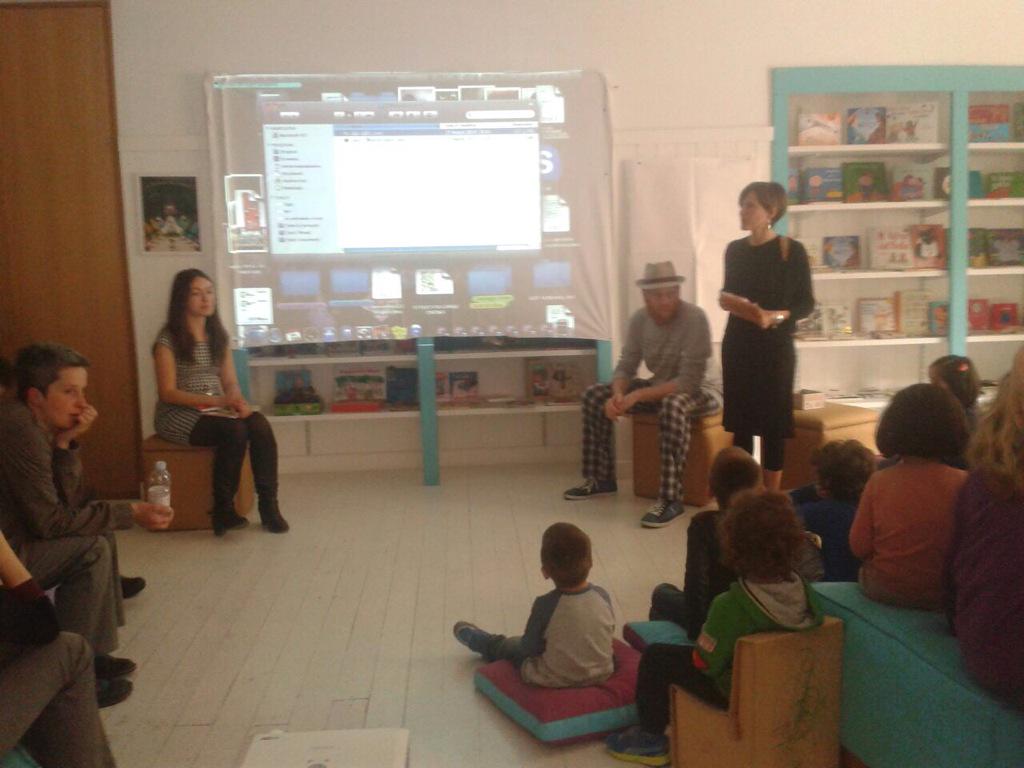 Silvia Vecchini e Sualzo x lettura animata de Gaetano e  Zolletta fumetto x bambini #AutoriInCitta4 #ioleggoperchè