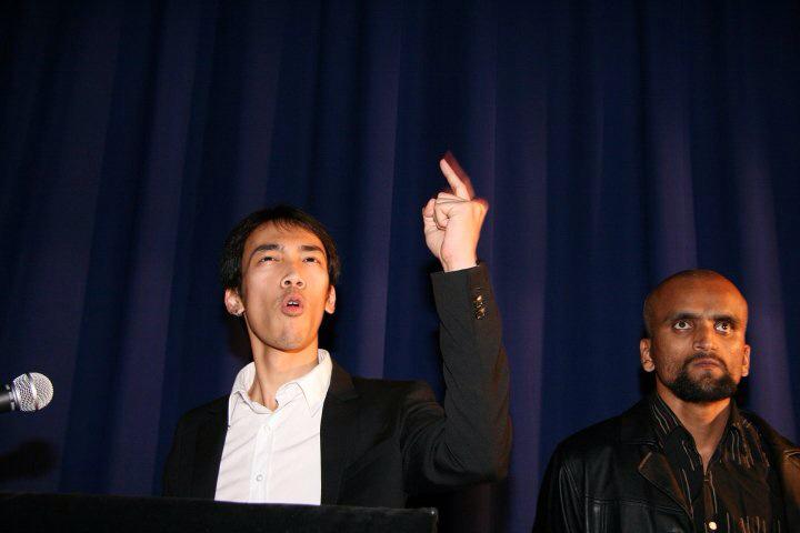 ashokachowta's tweet photo. I'm the baldy, taken in 2010 playing Brad the vampire for 'Linkr' http://t.co/XUUcszI0uQ