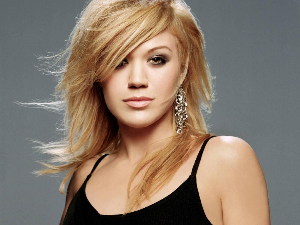 Happy Birthday Kelly Clarkson (    