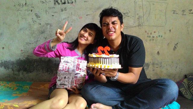 _sitsiti's tweet photo. 22 bulan dan 22 tahun :)) #idoloveapril . makasih yaa sayanggg @anantarizki :* http://t.co/uQthWHYI0W