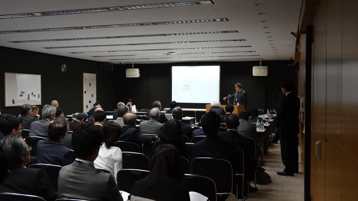 k_indena's tweet photo. ４月２２日　第四回アントシニン研究会が東京フォーラムで開催されました。
イタリア　Indena 社の品質管理部長の Dr.Paceが健康食品市場で流通しているビルベリー果実エキスの分析結果を発表しました。 http://t.co/hzWs7vQdPq