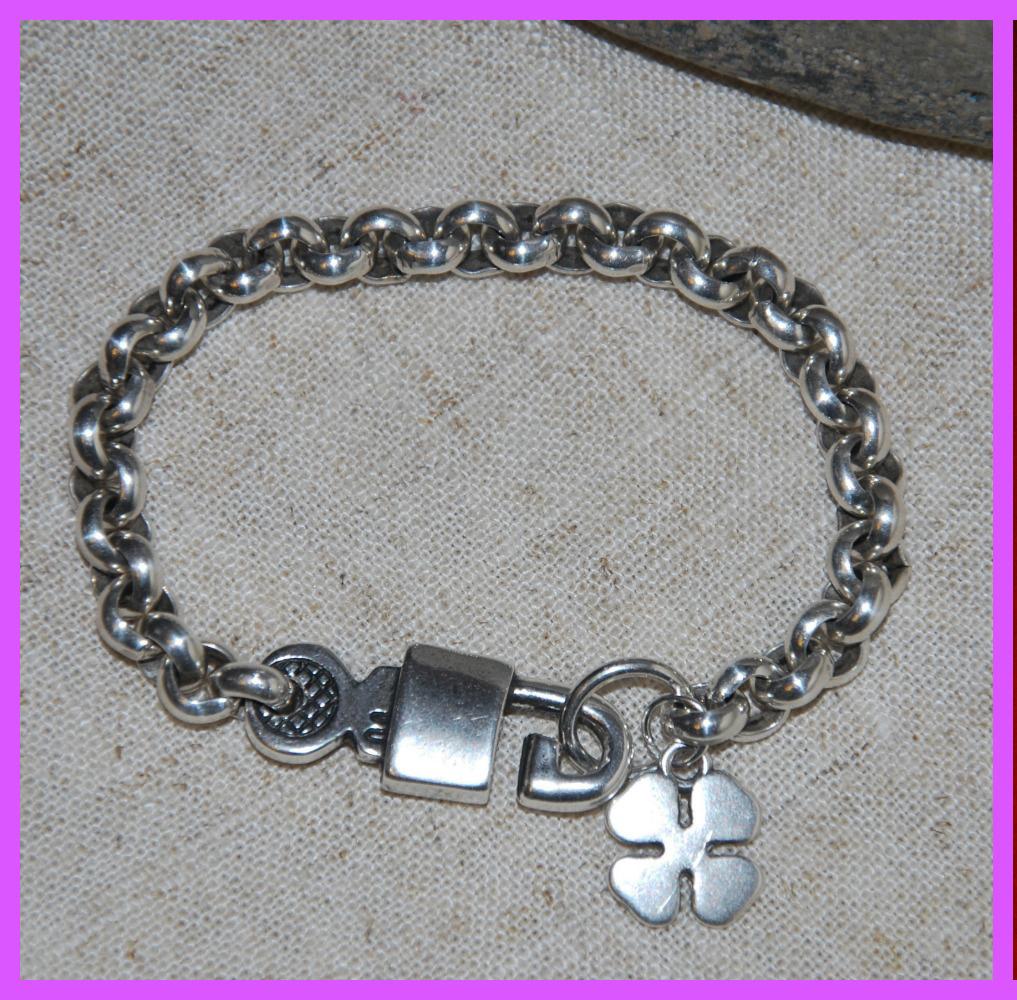 ElBlogdeRakeli's tweet image. Aún estás a tiempo de regalársela a mamá. Baño en plata, 15e envío incluído. Es una de nuestras pulseras estrella