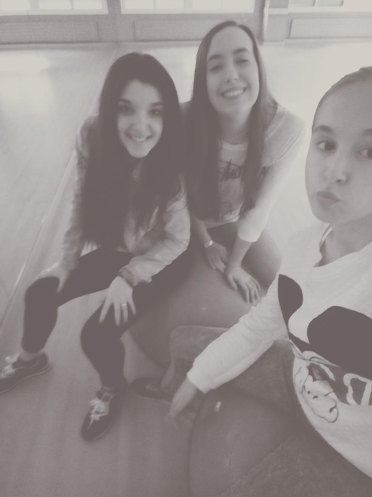 BalmaOihane's tweet photo. "@diaz1_laura: Clases productivas @Urtzi92 @BalmaOihane @euke_95 🙈 😎 🙌 http://t.co/PCEvbQAvha"