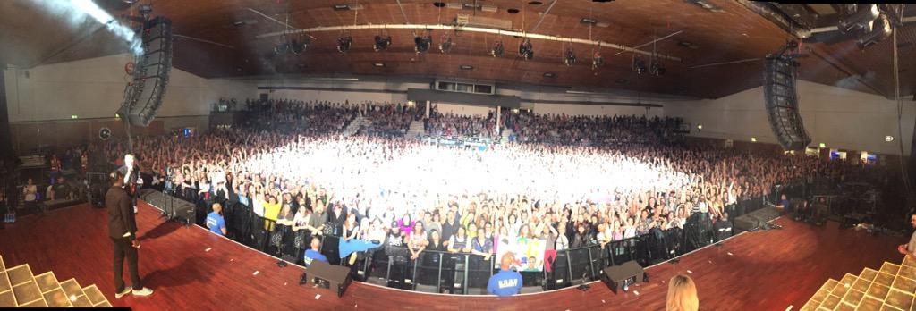 PTX_France's tweet photo. #PHOTO : Le public d'Offenbach #PTXOFF #OnMyWayHomeTour http://t.co/1tCLuWPOnC