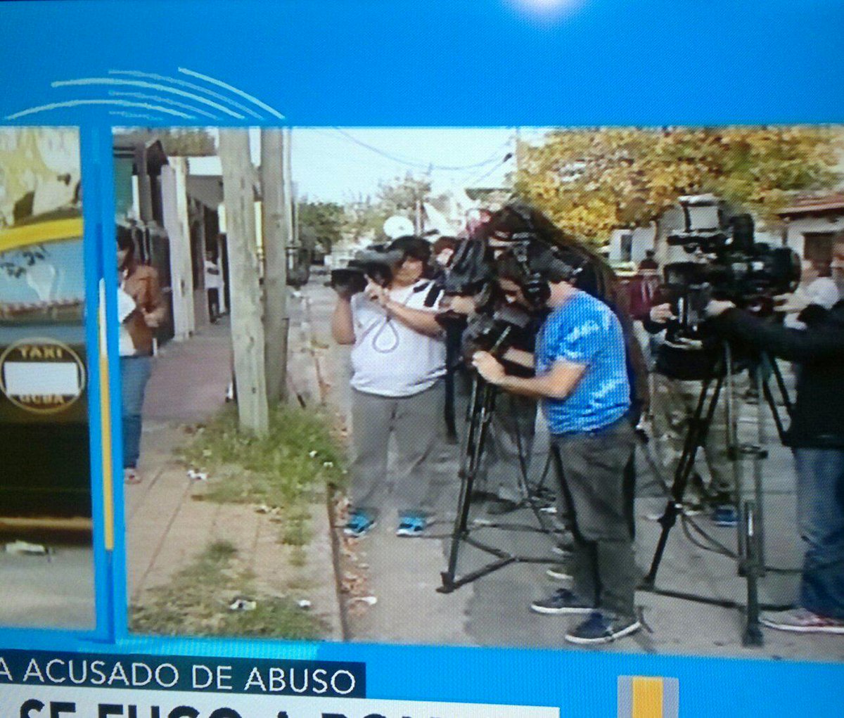 MrEmanuelh's tweet photo. Todos los noteros de esta mañana estan grabando en la vereda UN TICKET DE TAXI Y UN PRESERVATIVO. Entendieron?! http://t.co/IJOTmhMVsP