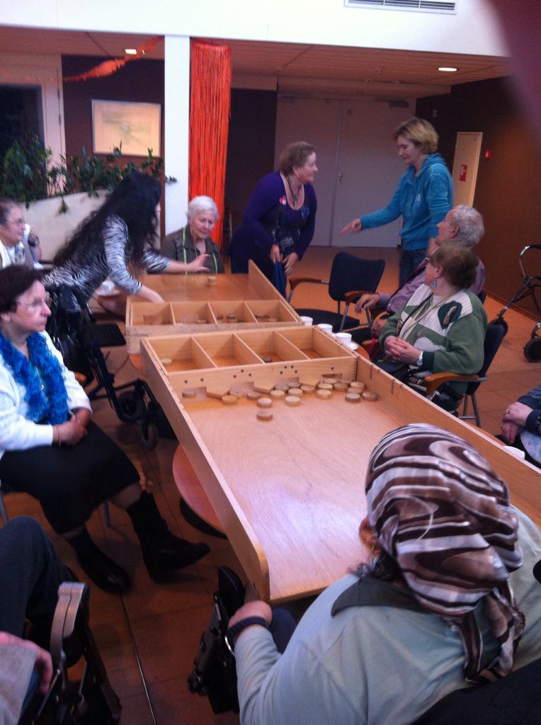 JoU_Overvecht's tweet photo. @Oke_Nu @UtrechtAJ actieve jongeren zetten zich in voor #ouderen van @CareynOnline #Rosendael! #koningsspelen http://t.co/BmBdxgRSWD