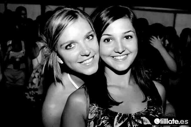 TaniaForneri94's tweet photo. De los días mas importantes, cumple 21 años mas que una amiga, una hermana!! Muchas felcidades mi amor @luciherrero4 http://t.co/eYNy51mij1