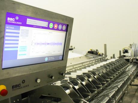 FreshPlaza_com's tweet photo. Gentle giant of fresh produce sorting and packing @BBCTech1 http://t.co/qBvbAQ1CcN http://t.co/GBoxsK8iVz