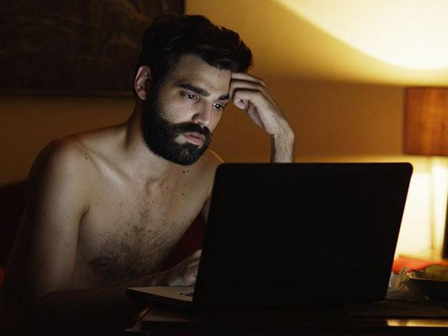 GQSpain's tweet photo. El amor en los tiempos del exilio, un poema sobre relaciones a distancia http://t.co/9uzaiqsqHY http://t.co/jstR8ThG0z