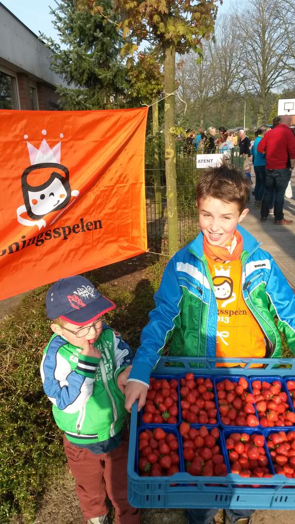 Zomerkoninkjes aanwezig #Koningsspelen. Geen koningsontbijt wel #koningslunch Basisschool De Heihorst te #Heibloem