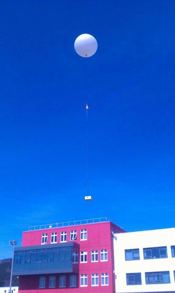UofGlasgow's tweet photo. A team of students from Space Glasgow took these amazing photos from the edge of #space using a high altitude balloon http://t.co/S8mlBr3yAb