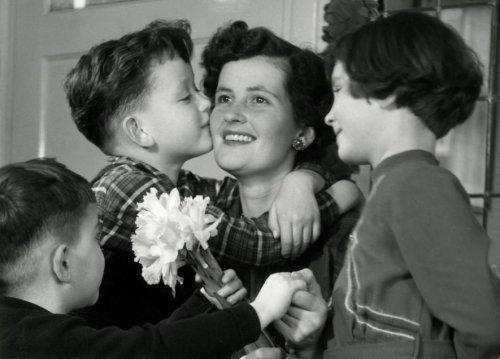 Na het moederdag bezoekje, toe aan een borrel en/of muzikaal vermaak. We spelen 10 mei 15:00 @ Marcelinos in Vught.