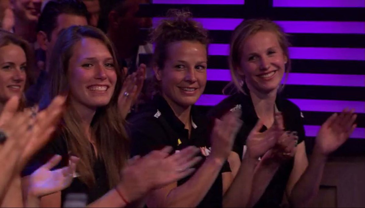 ladies7NL's tweet photo. In het kader van de Nationale Sportweek trainde @luuk met ons mee! Terugkijken? Check http://t.co/tv8vVwfPoJ #NSW15 http://t.co/vbetZes9vH
