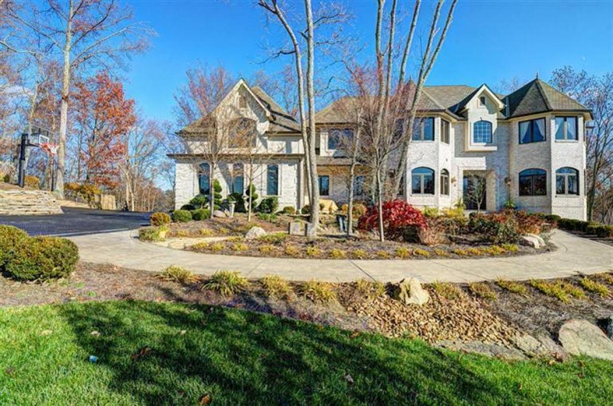 AaronSmithAgent tweet picture