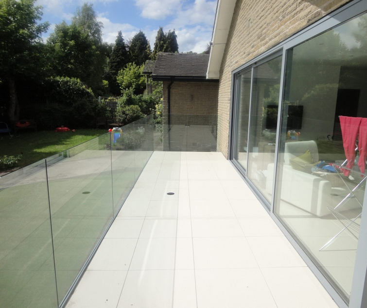 AllDiverso's tweet photo. Modernise your home with a stunning glass balcony http://t.co/0kVKbvsN7U #glass #balcony #homeimprovement http://t.co/URbPqo2R67