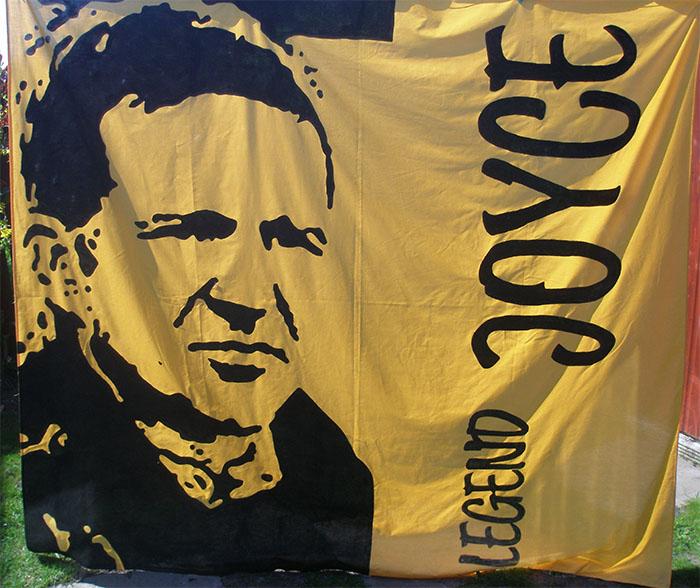 origlambman's tweet photo. A Warren Joyce banner will also be making its début at the Liverpool game...
#not606 #hcafc http://t.co/wkByL5Ce40