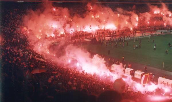 RTS_Sport's tweet photo. Na današnji dan, pre 24 godine, minhenski Bajern je svratio na beogradsku Marakanu. Onda se ovo dogodilo... http://t.co/5Ihx5h7pid