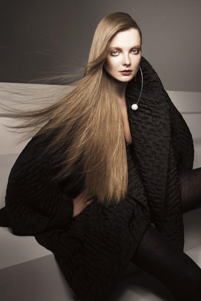 harpersbazaarus's tweet image. 11 ways to make your hair grow MUCH faster: hbazaar.co/6014fqgY