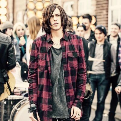 happy birthday kellin quinn, keeping rock dude! Keep scream! Ilysm     