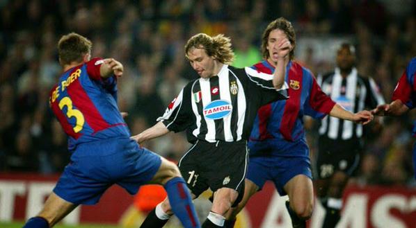 DonnaJCI_JKT's tweet photo. kalian dapet salam dari dia, hello @FCBayern @realmadrid @FCBarcelona :))) http://t.co/Gkrdb9VpYN
