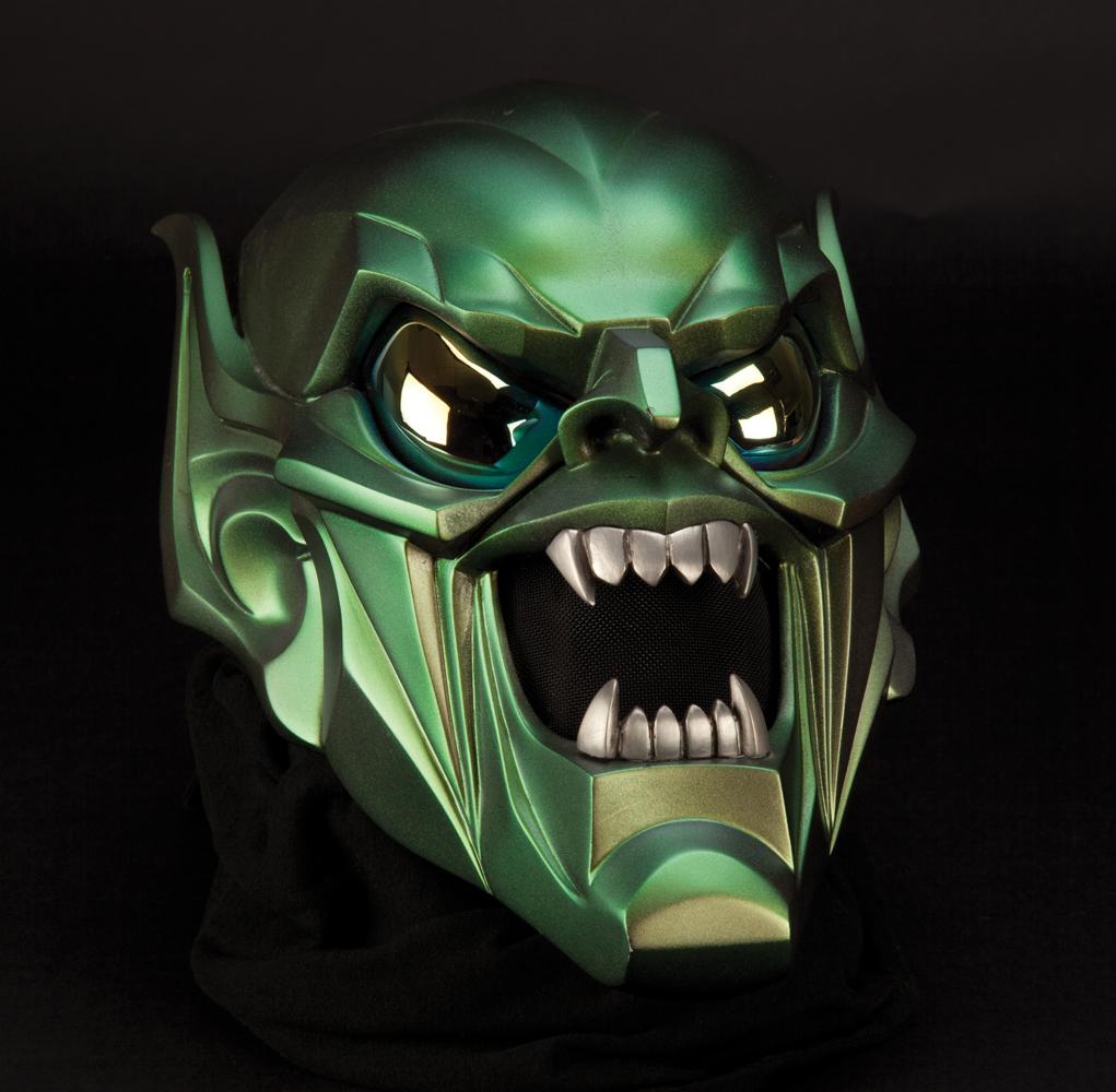 La policía halla en casa de Rodrigo Rato la máscara del Duende Verde,  revelando así su identidad secreta al fin..., image size:1021x1000