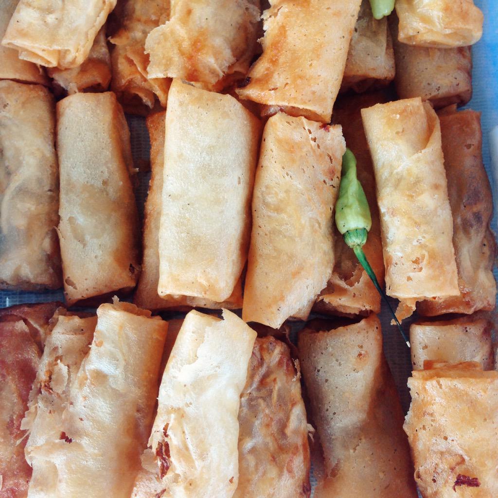 DOLLAR_smg's tweet photo. #lunpiasemarang #jajankhassemarang #kulinerindonesia #angkringandollar http://t.co/MdDbhxJYYb
