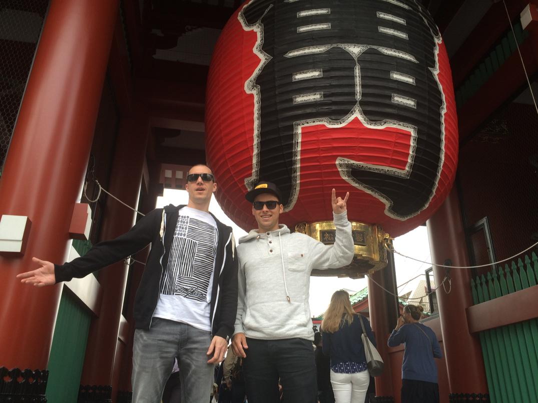 tomjacksonh6's tweet photo. hangout ASAKUSA #deathmachine #malke #sbmbtd11 http://t.co/Vbnaure8Hc