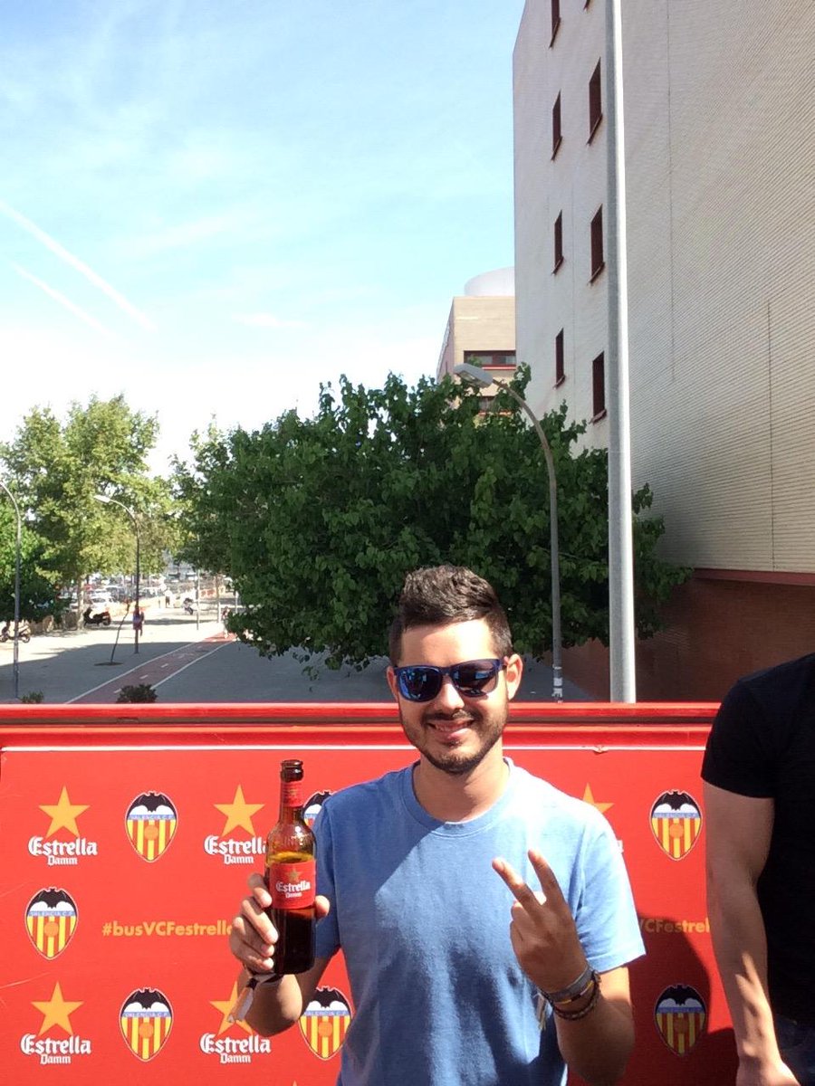 busVCFestrella's tweet photo. @valenciacf @EstrellaDammEs #busVCFestrella @EstefanRojo http://t.co/rAhj3RIyfC