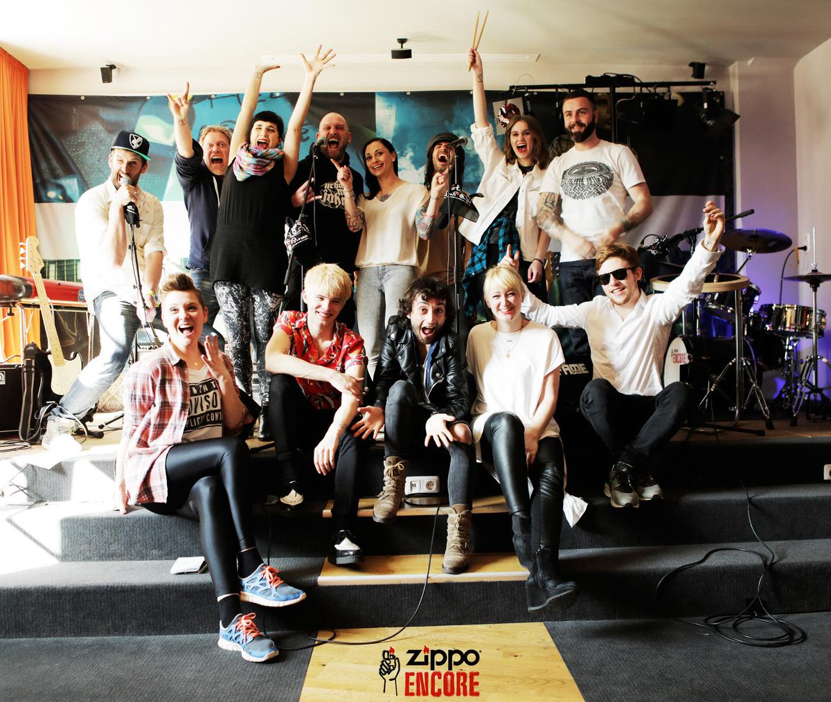 ZippoGermany's tweet photo. Der #ZippoEncore Workshop hat sowas von gerockt! Danke an unsere tollen Bands und an @superbude! #ZippoEncore http://t.co/3vbKZgVs9B