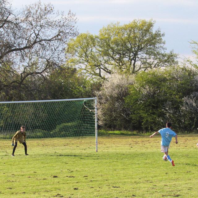OldSodYFC's tweet photo. The first of the 3 goals v Hanham Athletic @womack_ross @MrChairman44 @sarahjayne1712 http://t.co/I6hiteJA2x