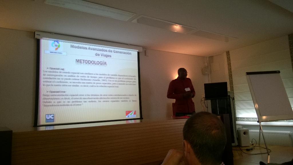 alfgargar2000's tweet photo. Alexandre Ayayi está presentando su investigación sobre modelos avanzados de generación de viajes en el I #CAMPUSFIT http://t.co/W2WmJMm0Kq