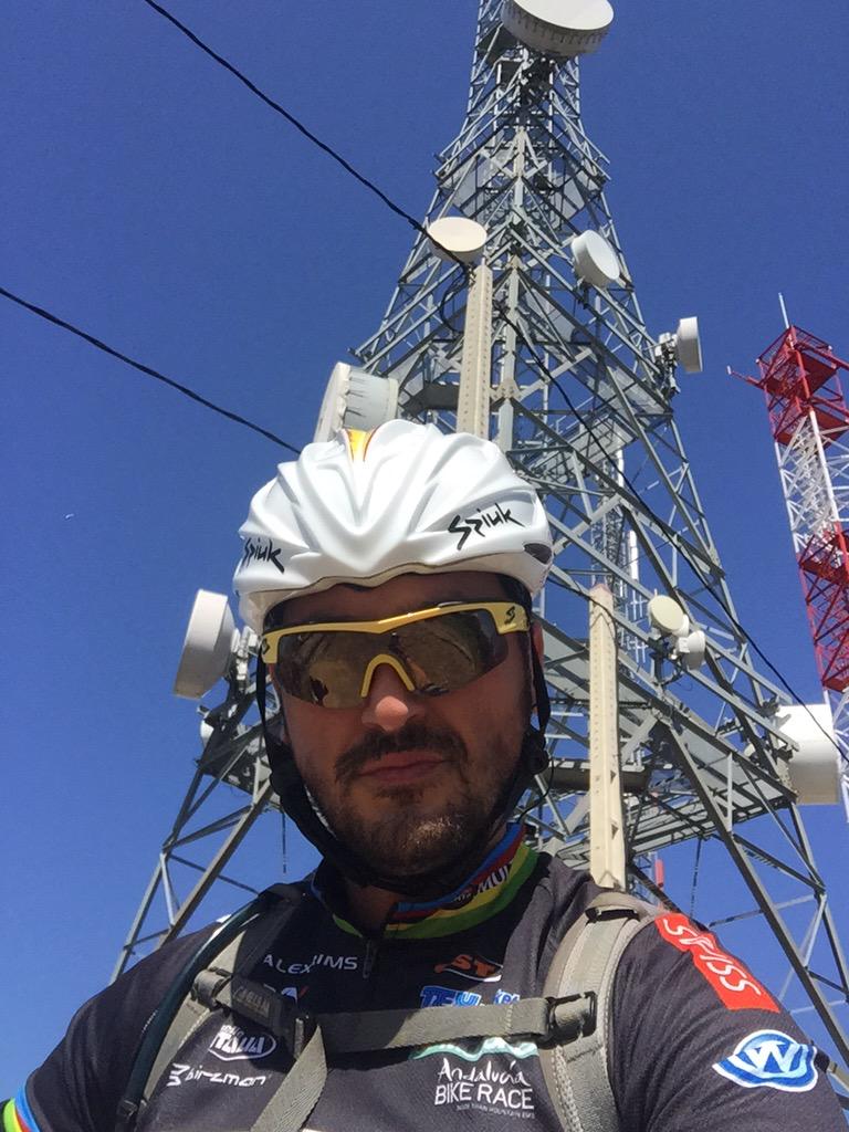 javierpg84's tweet photo. #12HorasConMuchoMax  subiendo la sierra en mtb escuchando el mejor músicos http://t.co/v9EjYrLwNh