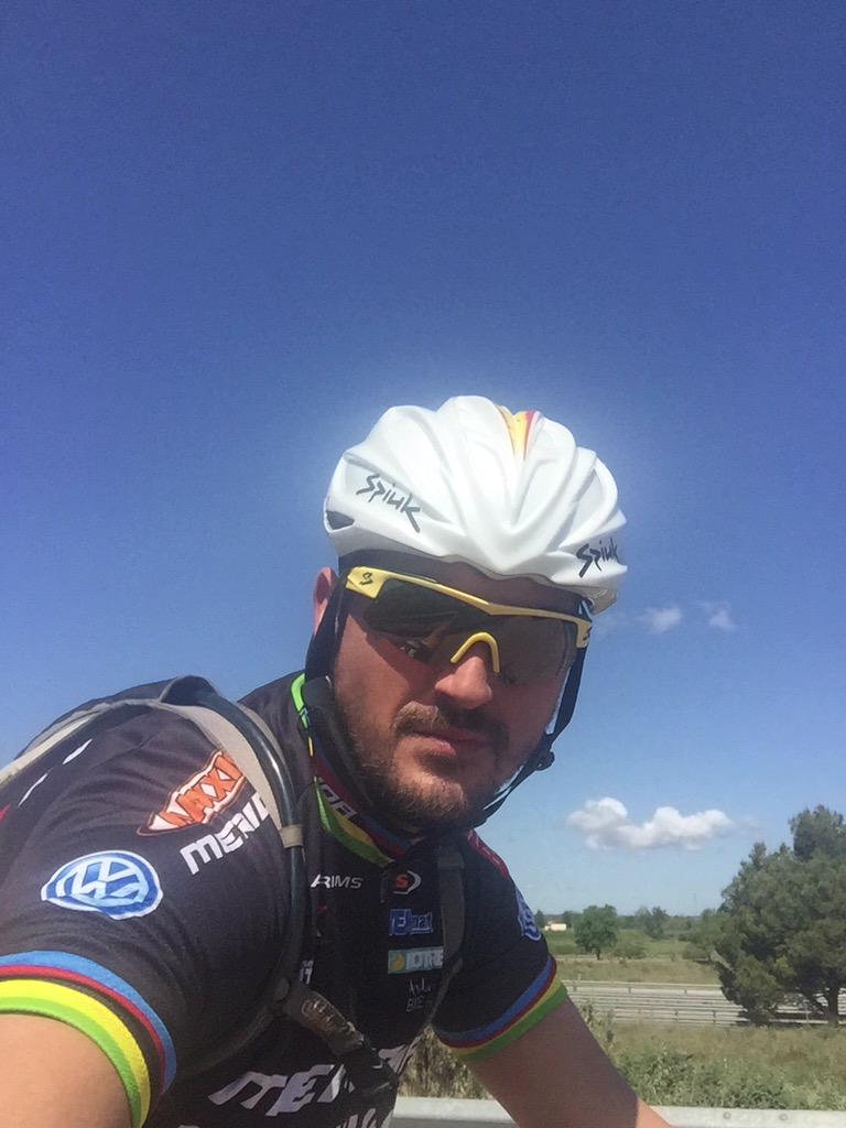 javierpg84's tweet photo. #12HorasConMuchoMax  subiendo la sierra en mtb escuchando el mejor músicos http://t.co/v9EjYrLwNh