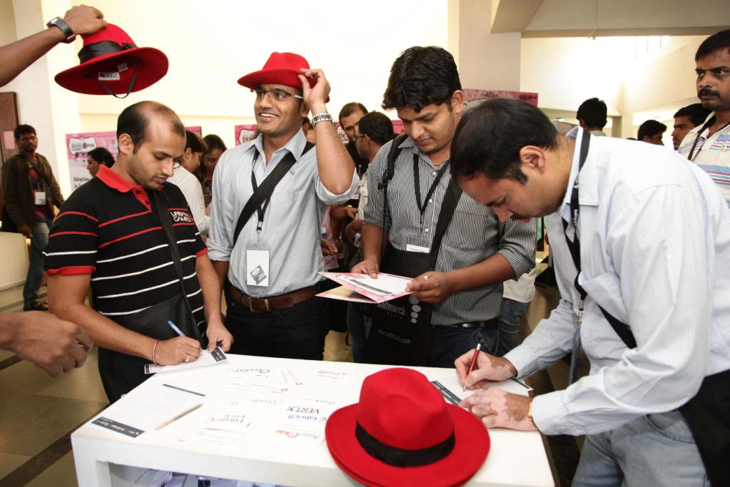 YounionEvents's tweet photo. #GIDS attendees going Red at the #RedHat booth. Drop by &amp; win great prizes. @RedHatEvents http://t.co/q2L3rMDvuT
