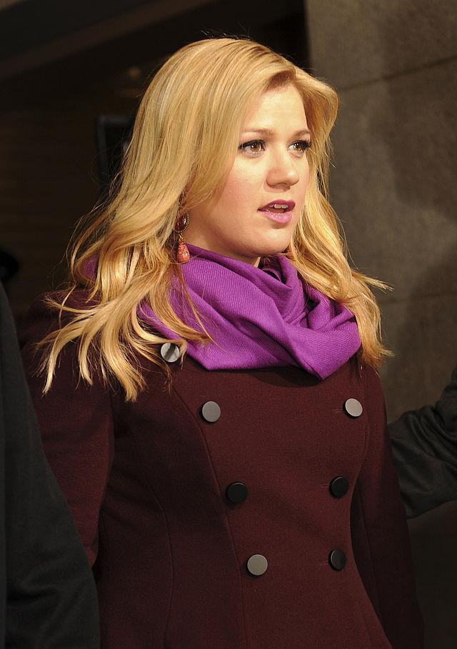 Happy 33rd birthday Kelly Clarkson, a lady with an awesome voice  \"Stronger\" 