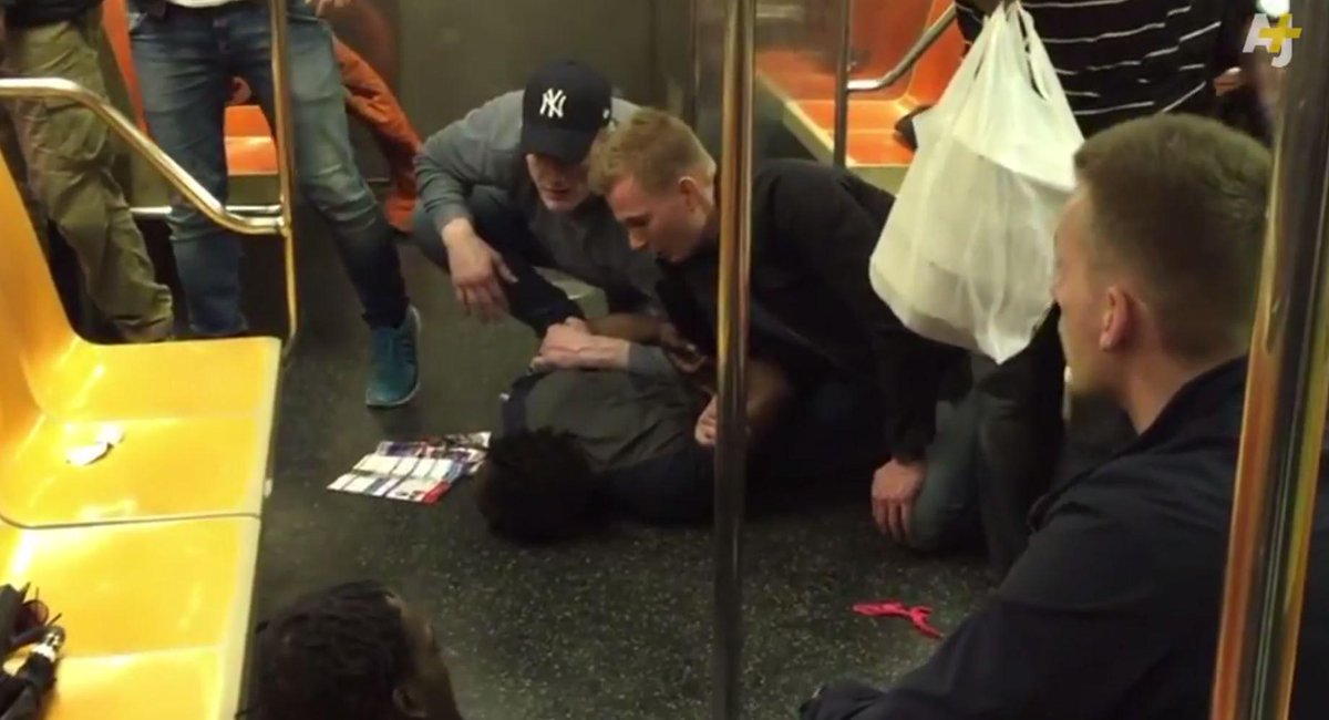 klickbomb's tweet photo. Fyra svenska poliser stoppar bråk på tunnelbanan i New York #swedishcops http://t.co/DUI0X7zJAV http://t.co/mDIK6GMPz8