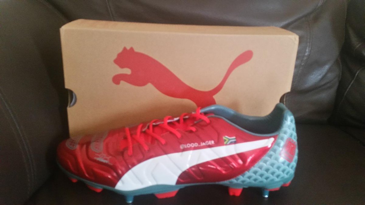 Thanks <a href="/GysssaGys/">Gysbert van Zyl</a> and <a href="/PUMASouthAfrica/">PUMA South Africa</a> for the new boots! ! Can't wait to try them out...#foreverfaster