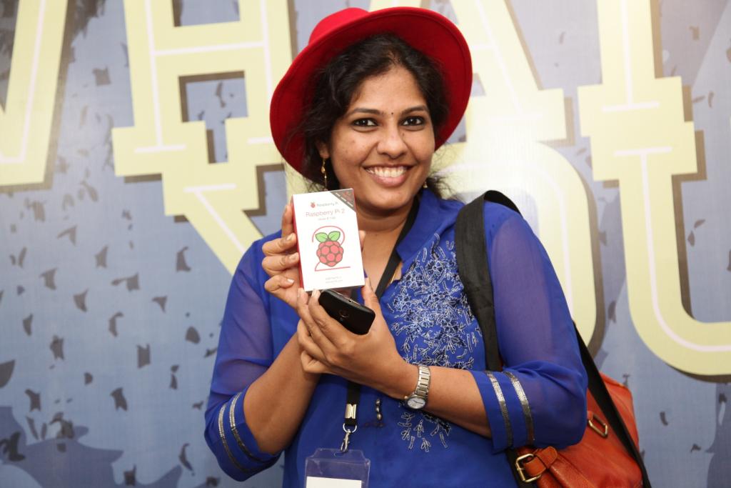 YounionEvents's tweet photo. Meet yet another winner of a Raspberry Pi courtesy the #RedHat booth at #GIDS. Come try your luck now. @RedHatEvents http://t.co/sPcuA5epk0