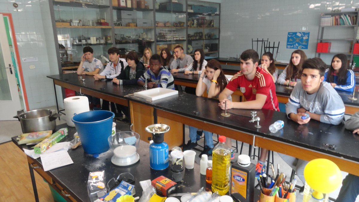 Colegiojuancruz's tweet photo. Comenzamos  #proyecto CON100CIA2 para profundizar en la ciencia y en la tecnología #worshops #cooperativo #educacion http://t.co/RXnEY4974E
